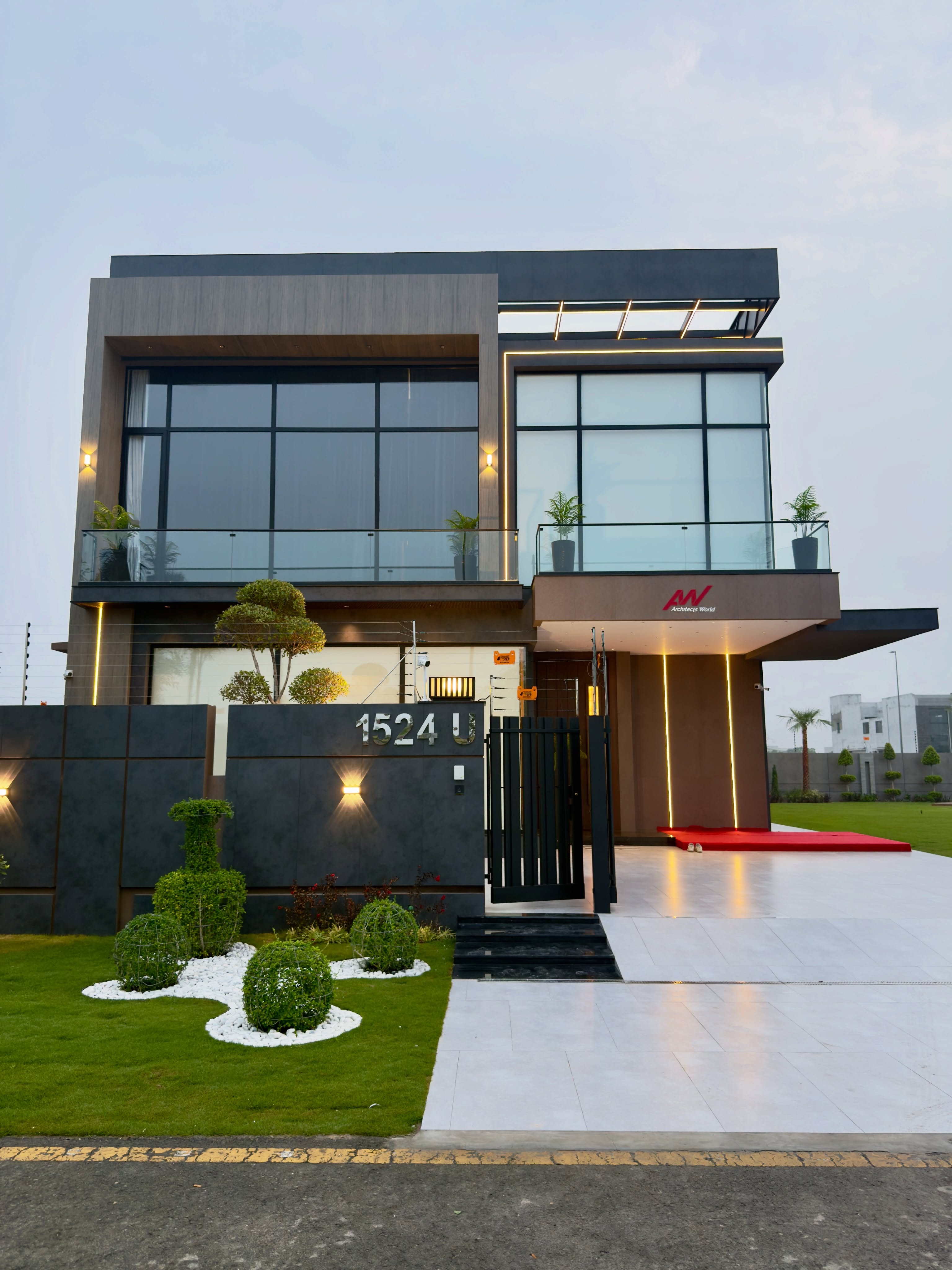 1 Kanal Ultra-Modern Designer Bungalow - Image 1